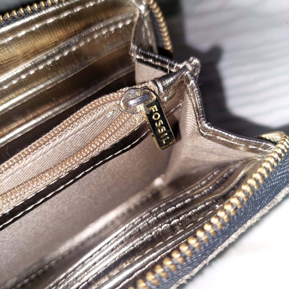 Fossil Patchwork Wallet - Picture 4 of 9